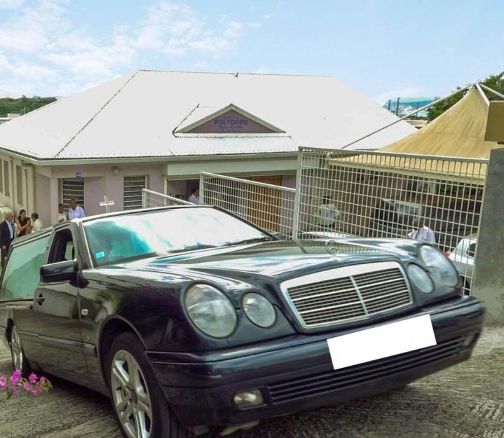 Transport de corps du défunt Martinique
